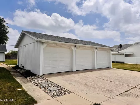 525 Washington St, Blakeslee, OH 43505 photo 2