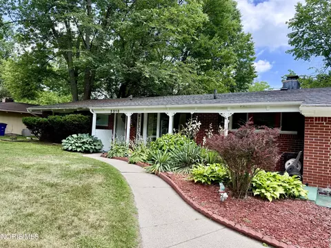 3318 E Lincolnshire Blvd, Toledo, OH 43606