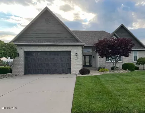 1665 Grand Bay Dr, Oregon, OH 43616
