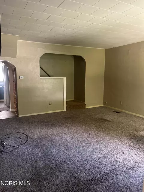 527 W Maple St, Deshler, OH 43516 photo 5
