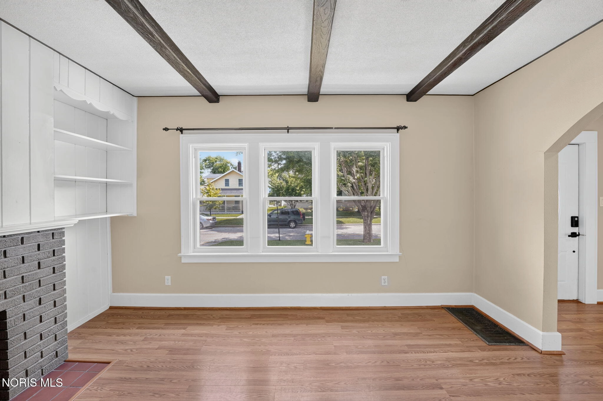 303 E William St, Maumee, OH 43537 photo 9