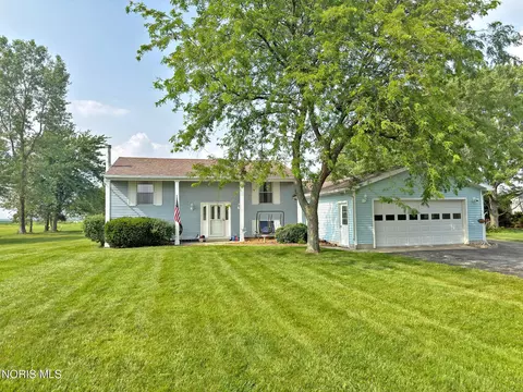 9204 Devils Hole Rd, Bowling Green, OH 43402