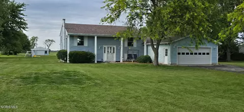 9204 Devils Hole Rd, Bowling Green, OH 43402