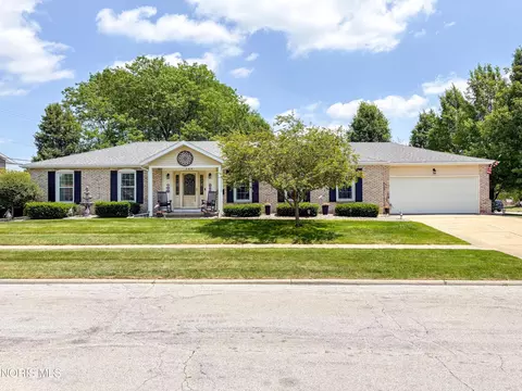 569 S Fargo St, Oregon, OH 43616