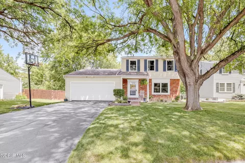 215 Mallard Rd, Perrysburg, OH 43551