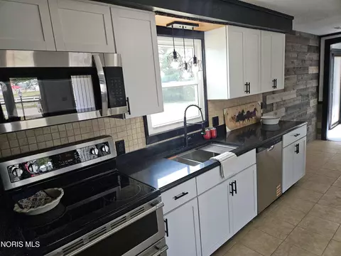 Kitchen - 10030 County Road D, Bryan, OH 43506 photo 2 of 3