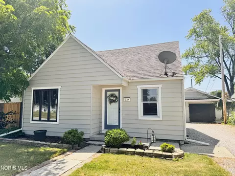 324 E Hull St, Edgerton, OH 43517