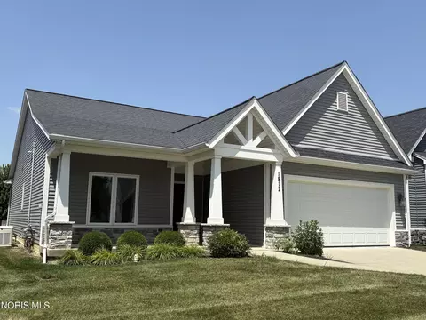 1812 Hidden Ridge Dr, Perrysburg, OH 43551