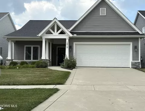 1812 Hidden Ridge Dr, Perrysburg, OH 43551