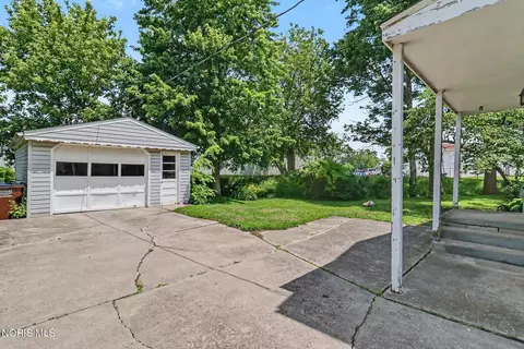 Exterior - 106 E 5th St, Genoa, OH 43430 photo 4 of 5