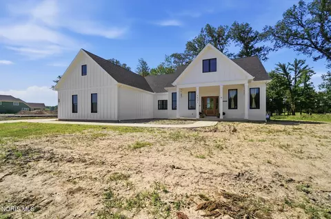 1531 Saint Andrews Dr, Bowling Green, OH 43402