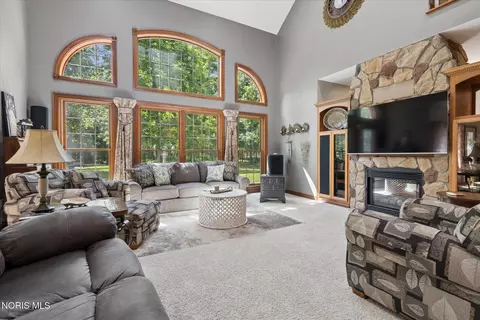 Living - 6605 County Rd 8, Bryan, OH 43506 photo 2 of 4