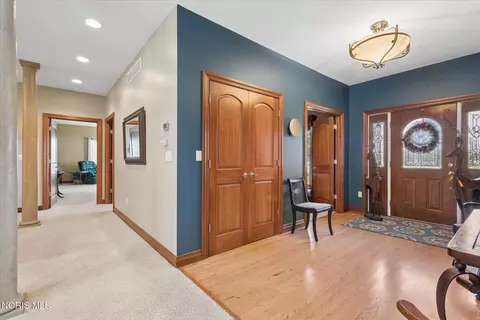 Entry Way - 6605 County Rd 8, Bryan, OH 43506 photo 2 of 6