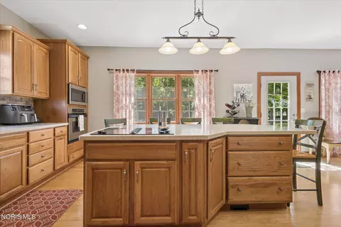 Kitchen - 6605 County Rd 8, Bryan, OH 43506 photo 2 of 5
