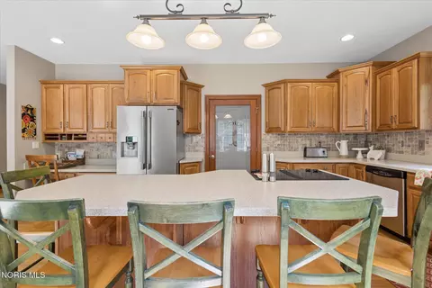 Kitchen - 6605 County Rd 8, Bryan, OH 43506 photo 3 of 5