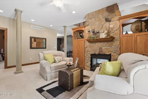 Living - 6605 County Rd 8, Bryan, OH 43506 photo 3 of 4