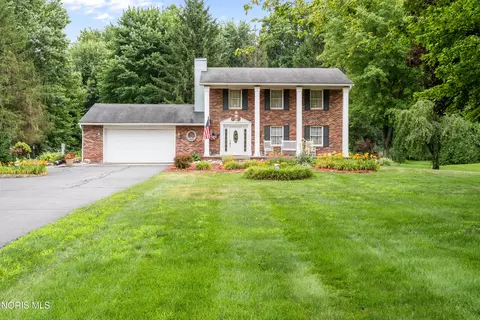9753 Old State Line Rd, Holland, OH 43528