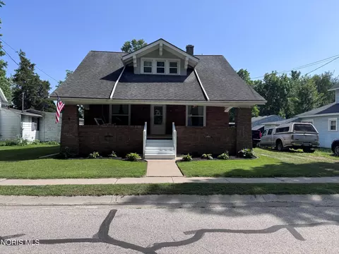 114 E Cherry St, Liberty Center, OH 43532