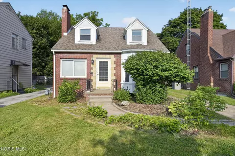 3927 Elmhurst Rd, Toledo, OH 43613