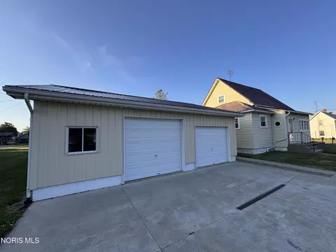 203 Pleasant St, Edon, OH 43518 photo 3