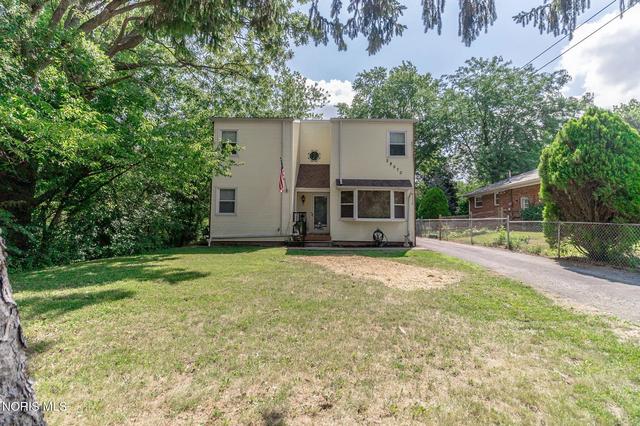 28570 Simmons Rd, Perrysburg, OH 43551