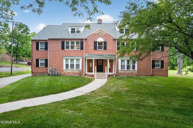 2237 Evergreen Rd, Ottawa Hills, OH 43606