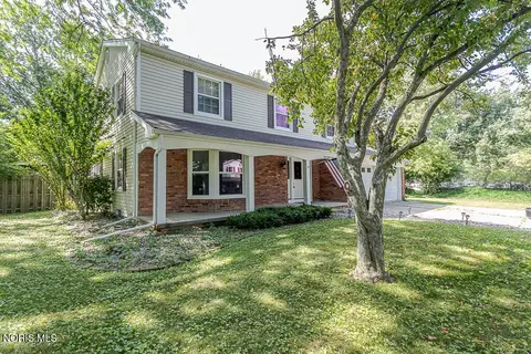 888 Bexley Dr, Perrysburg, OH 43551