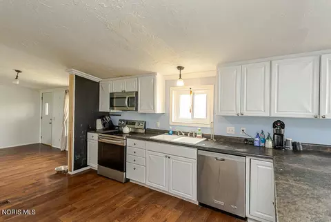Kitchen - 3534 Road I, Leipsic, OH 45856 photo 6 of 8