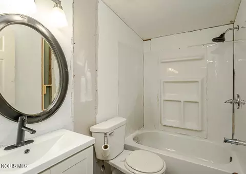 Bath - 3534 Road I, Leipsic, OH 45856 photo 1 of 3