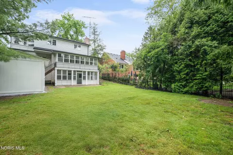 3986 W Bancroft St, Ottawa Hills, OH 43606