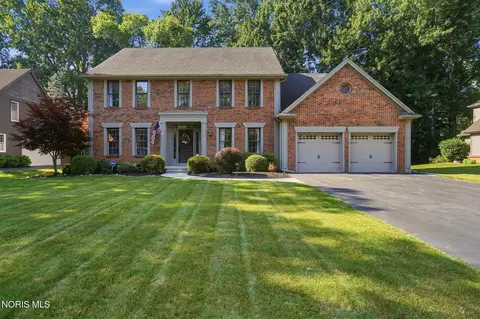 7231 Whispering Oak Dr, Sylvania, OH 43560