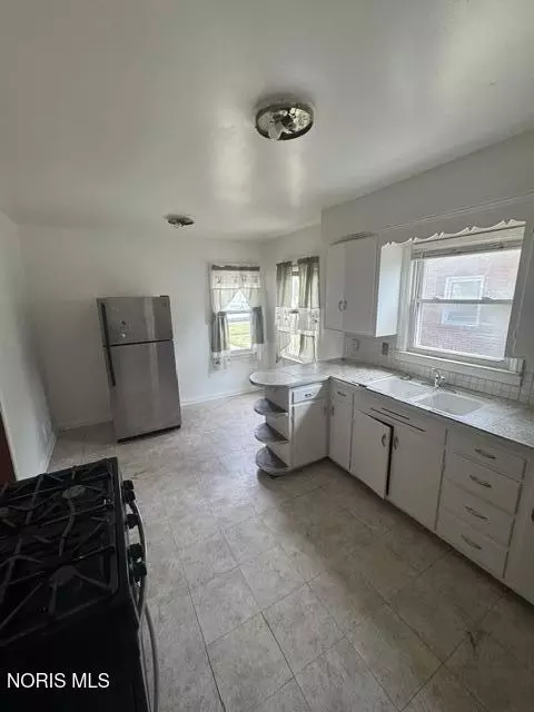 Kitchen - 613 Secor Rd, Toledo, OH 43607 photo 1 of 2