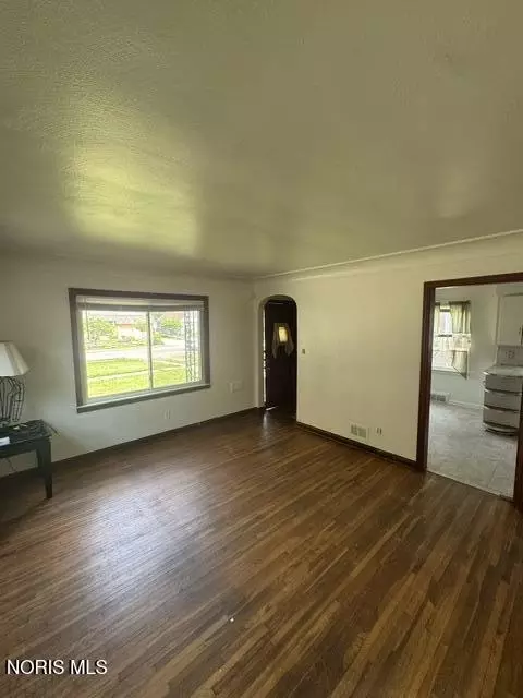 Living - 613 Secor Rd, Toledo, OH 43607 photo 1 of 2
