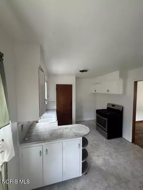 Kitchen - 613 Secor Rd, Toledo, OH 43607 photo 2 of 2