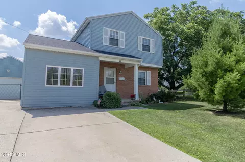 35 Santus Dr, Rossford, OH 43460