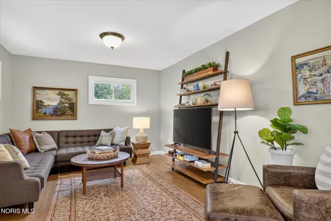 Living - 1032 Leith St, Maumee, OH 43537 photo 1 of 1