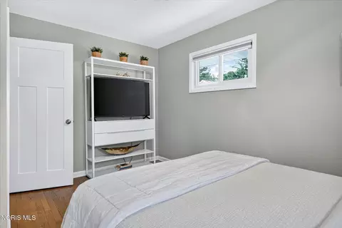 Bedroom - 1032 Leith St, Maumee, OH 43537 photo 2 of 4