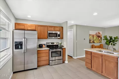 Kitchen - 1032 Leith St, Maumee, OH 43537 photo 3 of 3