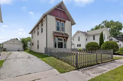 122 Palmer Ave, Bowling Green, OH 43402