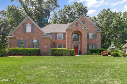 8957 Royal Oak Dr, Holland, OH 43528