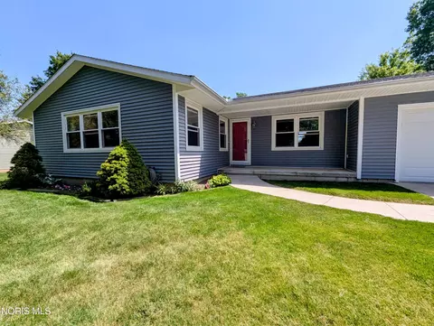 714 E North St, West Unity, OH 43570 photo 3