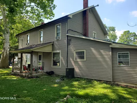 Exterior - 203 E Crawford St, Upper Sandusky, OH 43351 photo 3 of 8