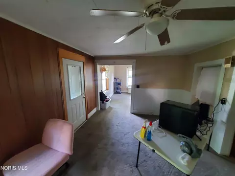 Entry Way - 203 E Crawford St, Upper Sandusky, OH 43351 photo 1 of 2