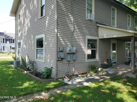 Exterior - 203 E Crawford St, Upper Sandusky, OH 43351 photo 4 of 8