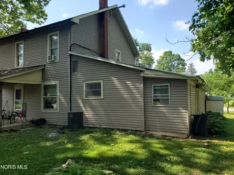 Exterior - 203 E Crawford St, Upper Sandusky, OH 43351 photo 2 of 8