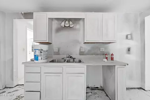 Kitchen - 119 S Dix St, Paulding, OH 45879 photo 2 of 2