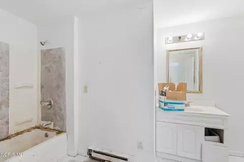 Bath - 119 S Dix St, Paulding, OH 45879 photo 1 of 4
