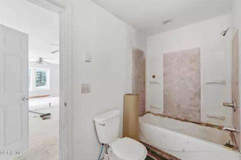 Bath - 119 S Dix St, Paulding, OH 45879 photo 2 of 4