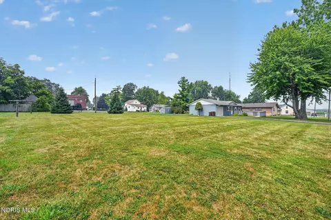 Exterior - 203 Pleasant St, Edon, OH 43518 photo 10 of 12