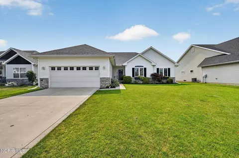 3927 Ten Mile Creek Dr, Sylvania, OH 43560